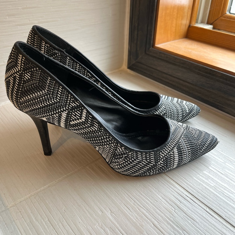 Women’s size 8B BCBG Paris black and white high heels